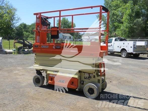 JLG 2632ES Šķerveida pacēlāji