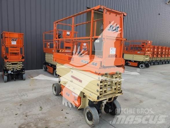 JLG 2632ES Šķerveida pacēlāji