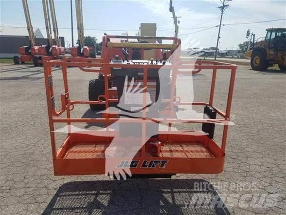 JLG 450AJ Strēles pacēlāji