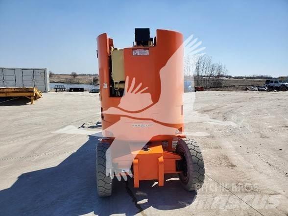 JLG E300AJP Strēles pacēlāji