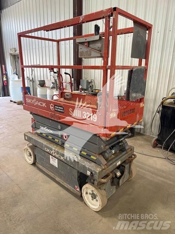 SkyJack SJ3219 Šķerveida pacēlāji