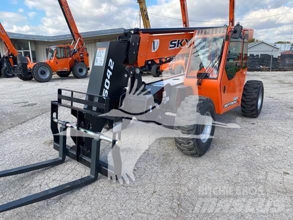SkyTrak 6042 Teleskopiskie manipulatori