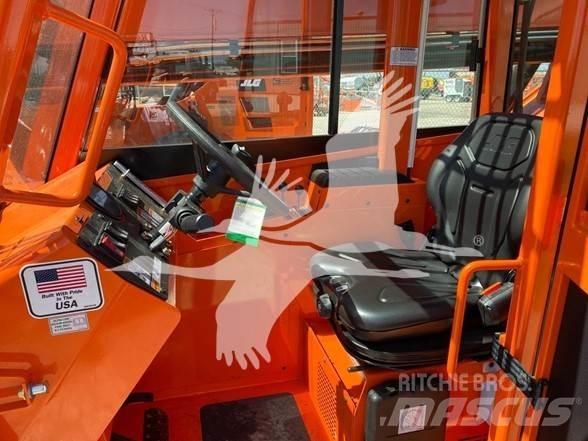 SkyTrak 8042 Teleskopiskie manipulatori