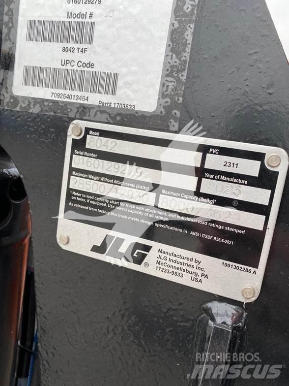 SkyTrak 8042 Teleskopiskie manipulatori