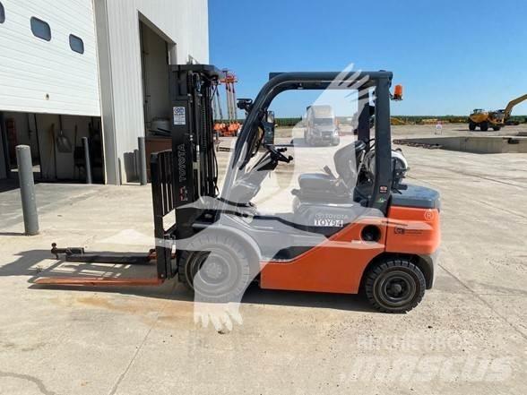 Toyota 8FGU25 Tehnika ar dīzeļa dzinēju