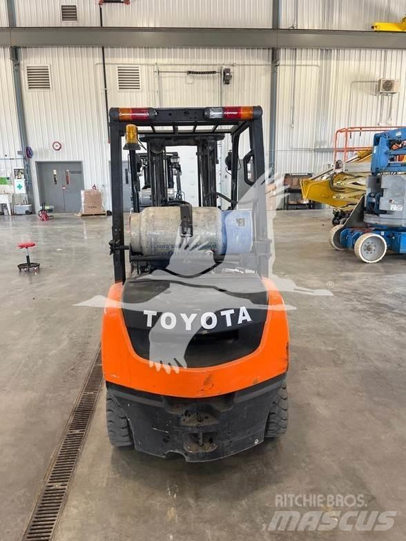 Toyota 8FGU25 Tehnika ar dīzeļa dzinēju