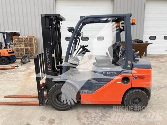 Toyota 8FGU25 Tehnika ar dīzeļa dzinēju