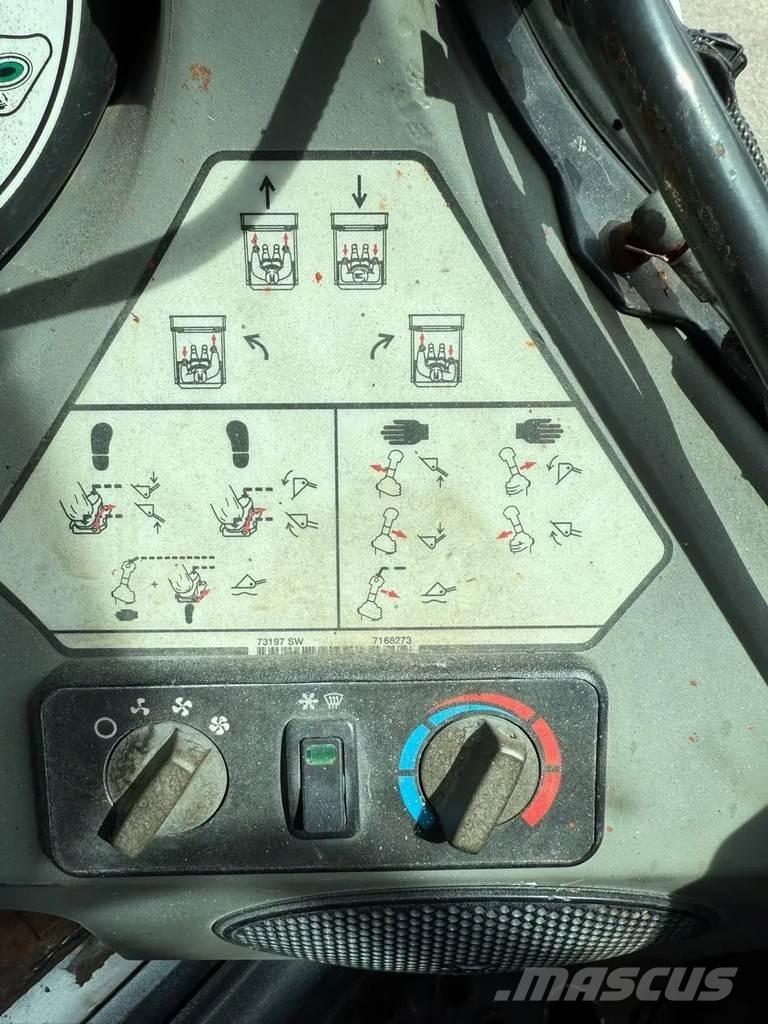 Bobcat T650 Lietoti riteņu kompaktiekrāvēji
