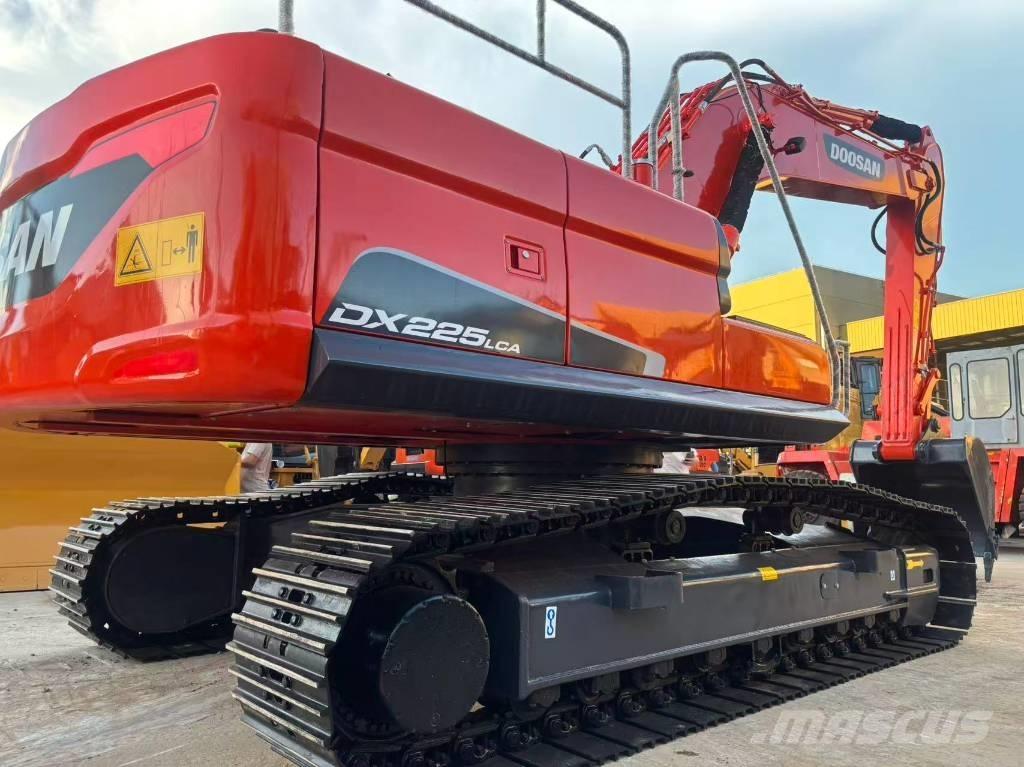 Doosan DX 225 LC Kāpurķēžu ekskavatori