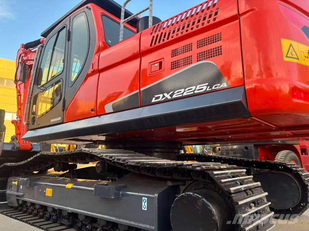 Doosan DX 225 LC Kāpurķēžu ekskavatori