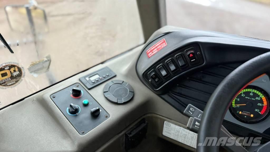 CASE 330 B Artikulētie pašizgāzēji