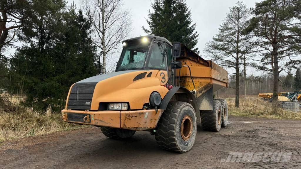 CASE 330 B Artikulētie pašizgāzēji