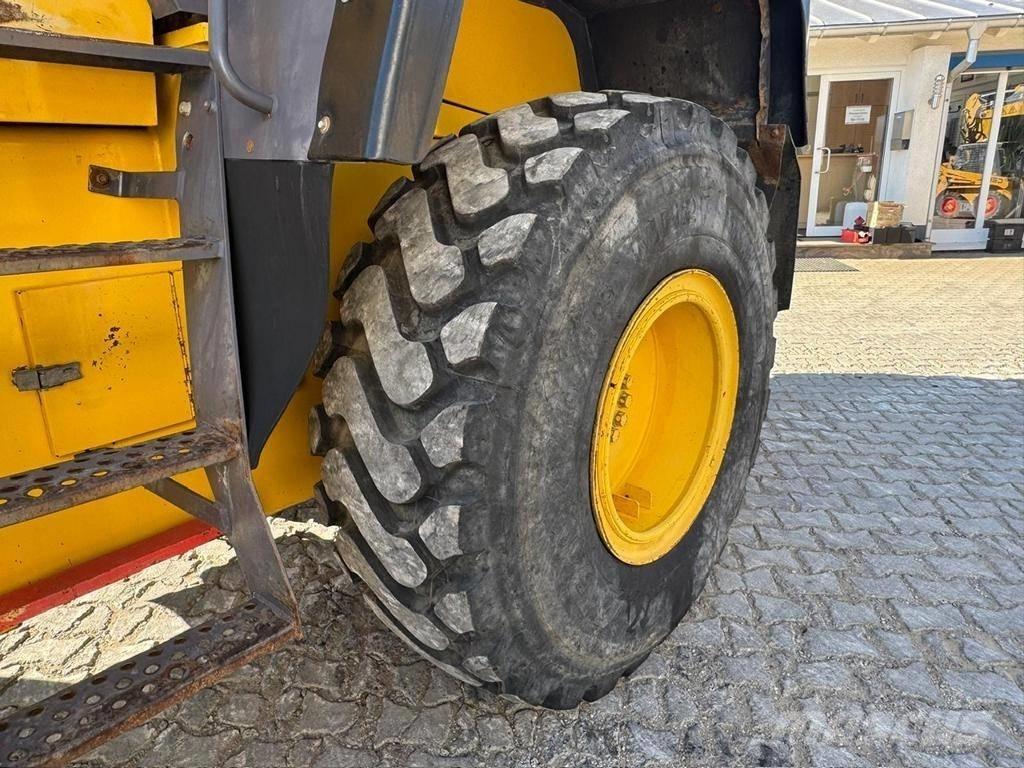 Komatsu WA 320-3H Iekrāvēji uz riteņiem
