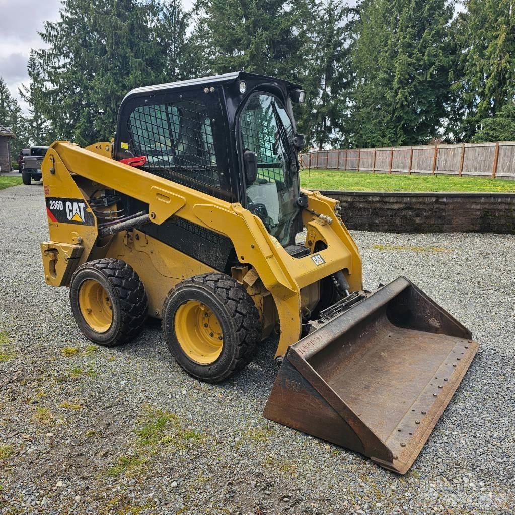 CAT 236D Lietoti riteņu kompaktiekrāvēji
