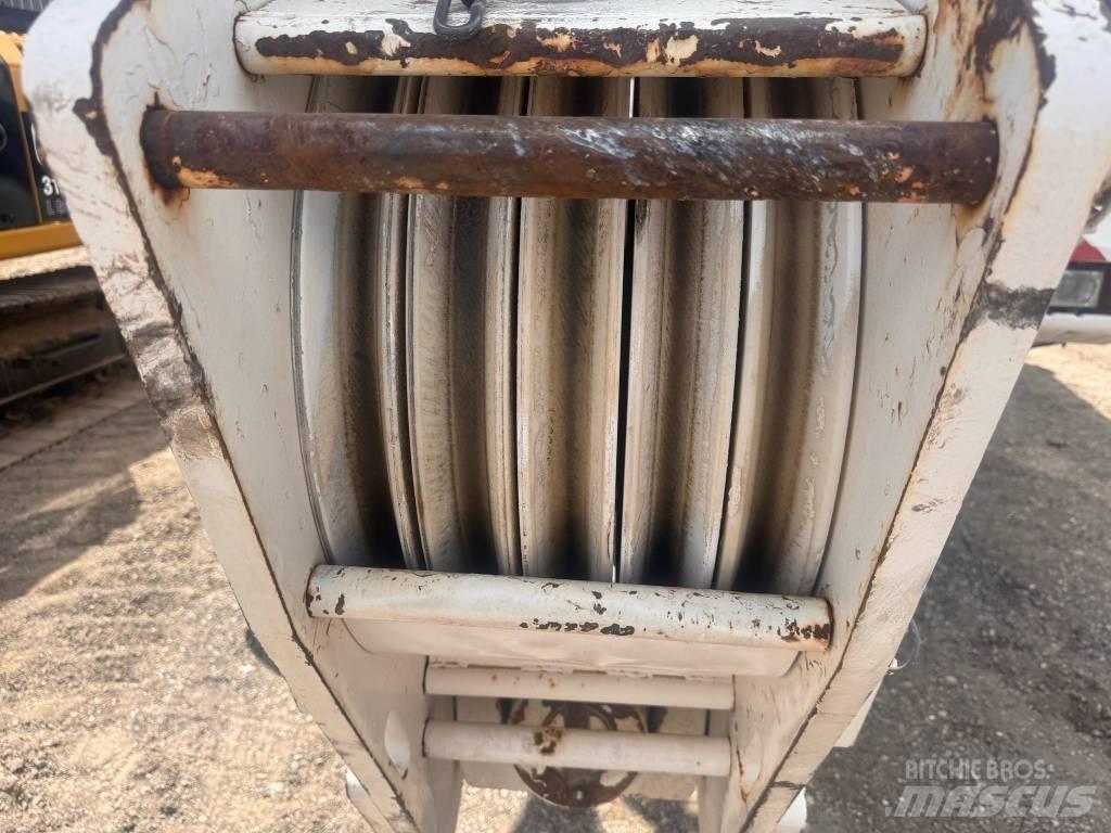 Demag AC 100L Visurgājēji celtņi