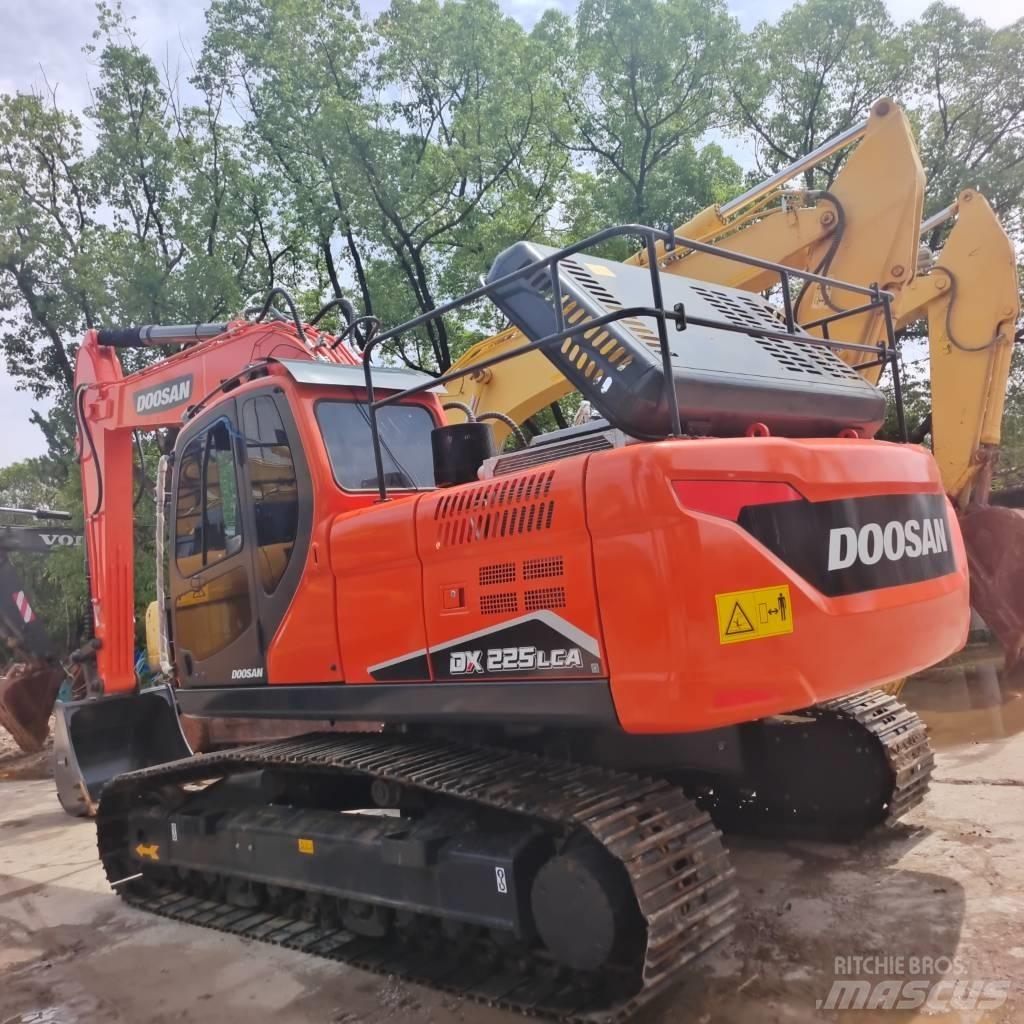 Doosan DX 225 LC Kāpurķēžu ekskavatori