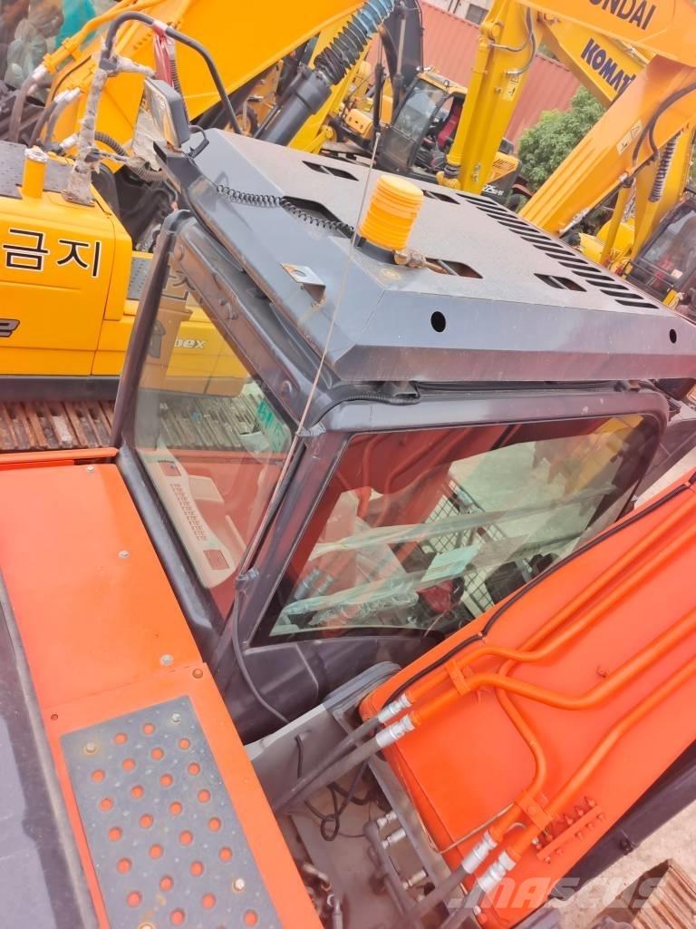 Hitachi ZAXIS 200 3G Kāpurķēžu ekskavatori