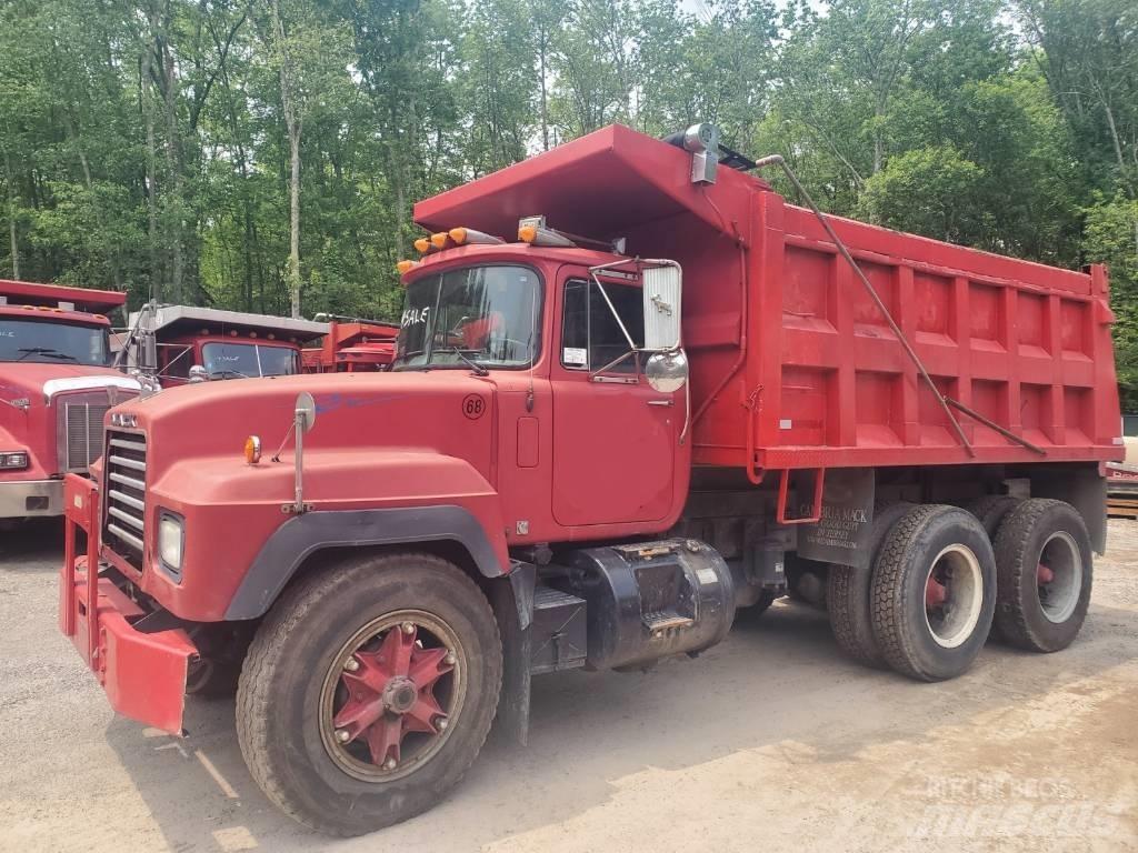 Mack RD690SX Pašizgāzējs