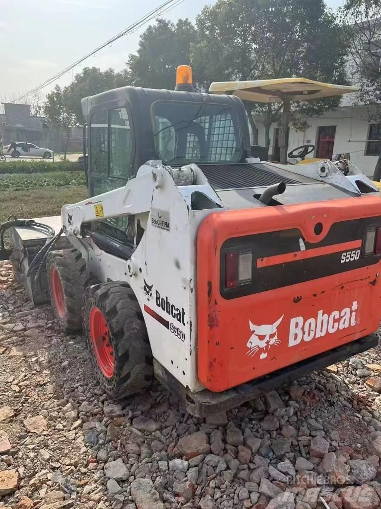 Bobcat S 550 Iekrāvēji uz riteņiem