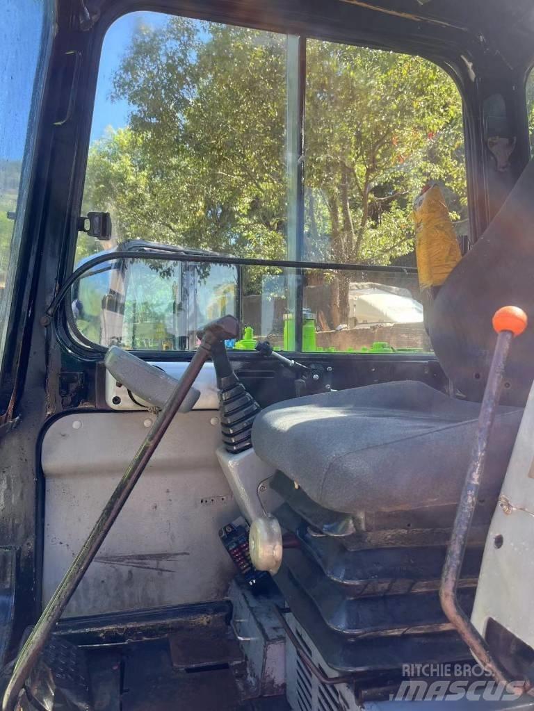 Hyundai R60-5 Kāpurķēžu ekskavatori