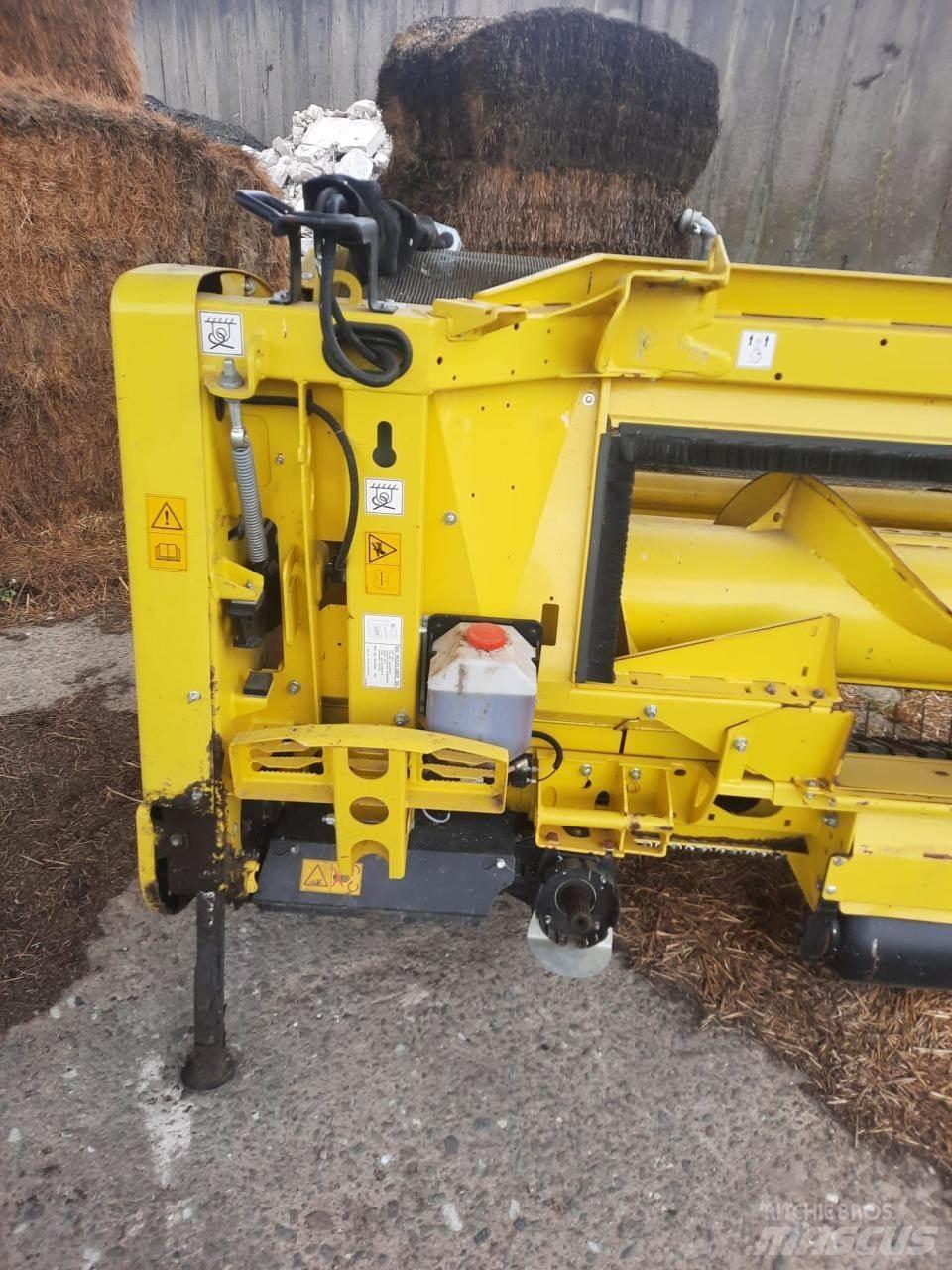John Deere 8200 i Lopbarības novācēji