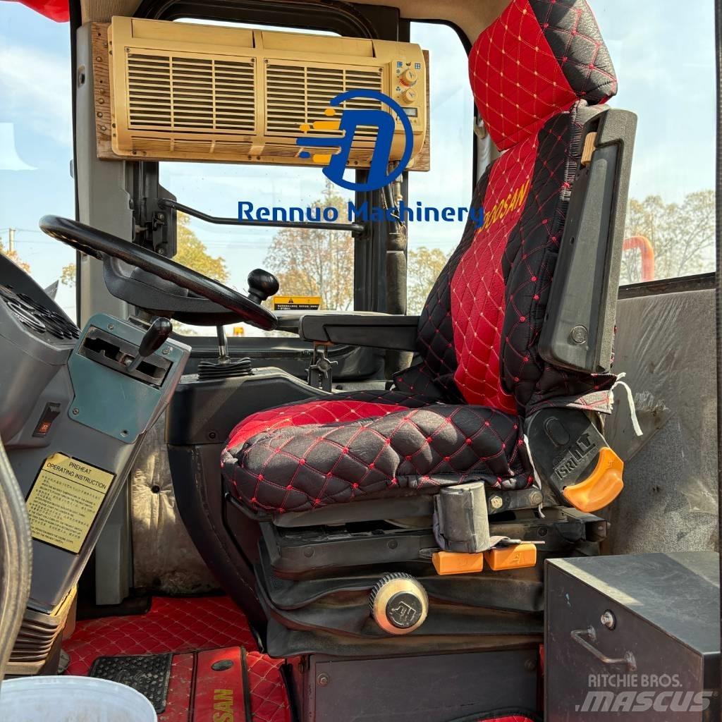 Doosan DL505 Iekrāvēji uz riteņiem