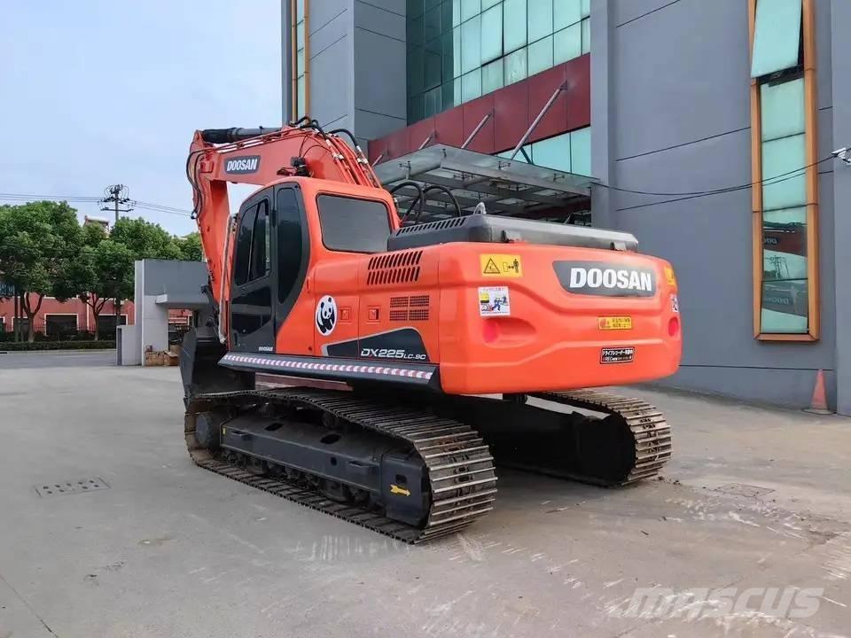Doosan DX225LC-9C Kāpurķēžu ekskavatori