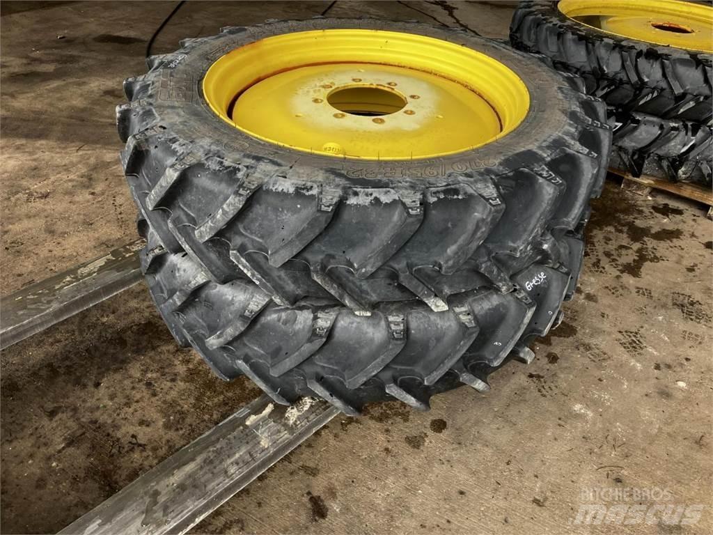 BKT 270/95R32 Riepas, riteņi un diski