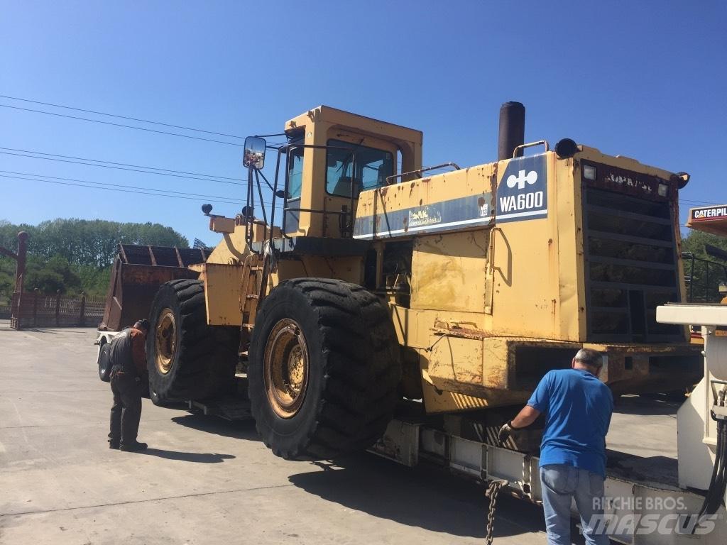 Komatsu WA600-1 Iekrāvēji uz riteņiem