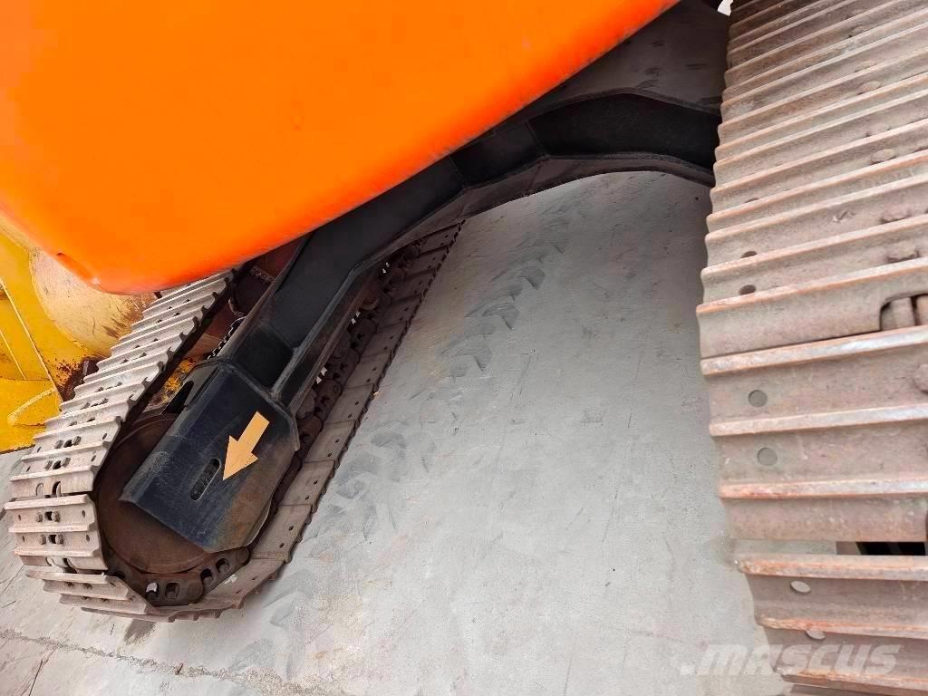 Hitachi ZX 135 US Kāpurķēžu ekskavatori