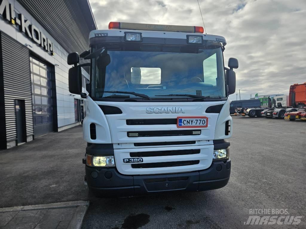 Scania P380 6x2*4 Treileri ar āķi