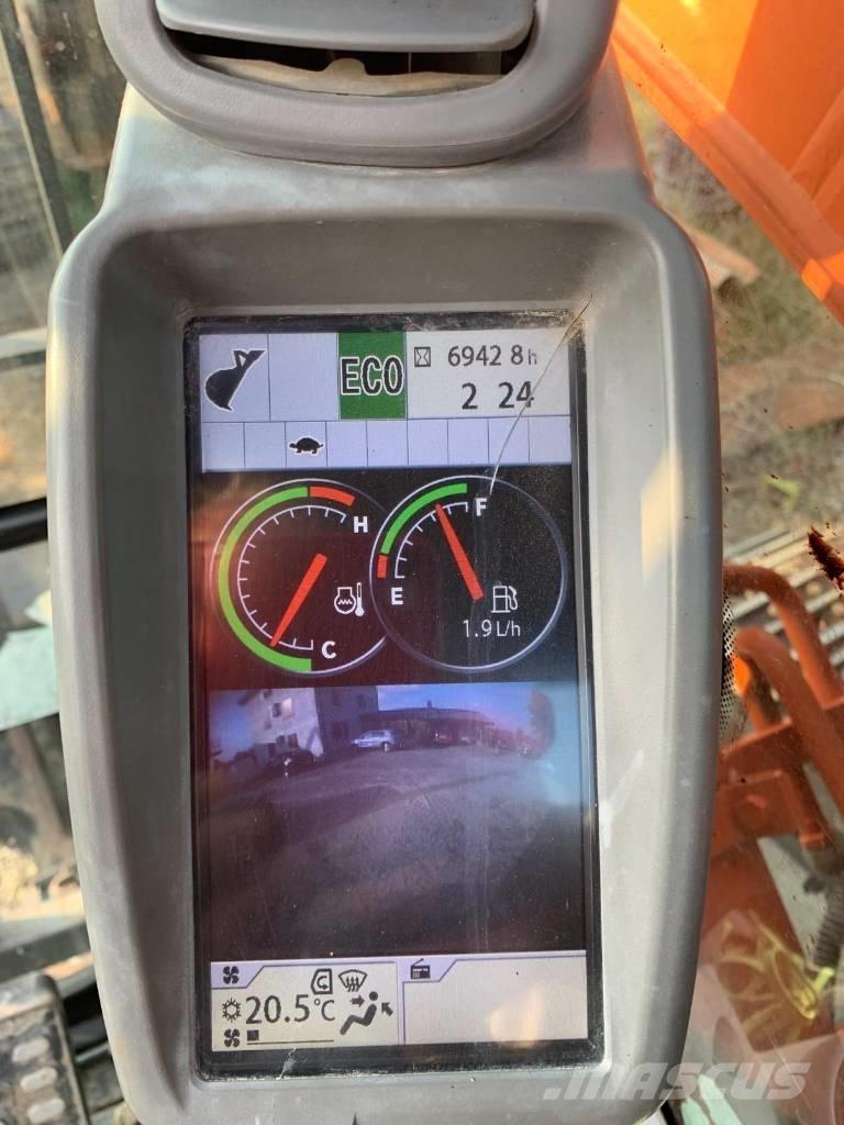 Hitachi ZX 135 US-5B Kāpurķēžu ekskavatori