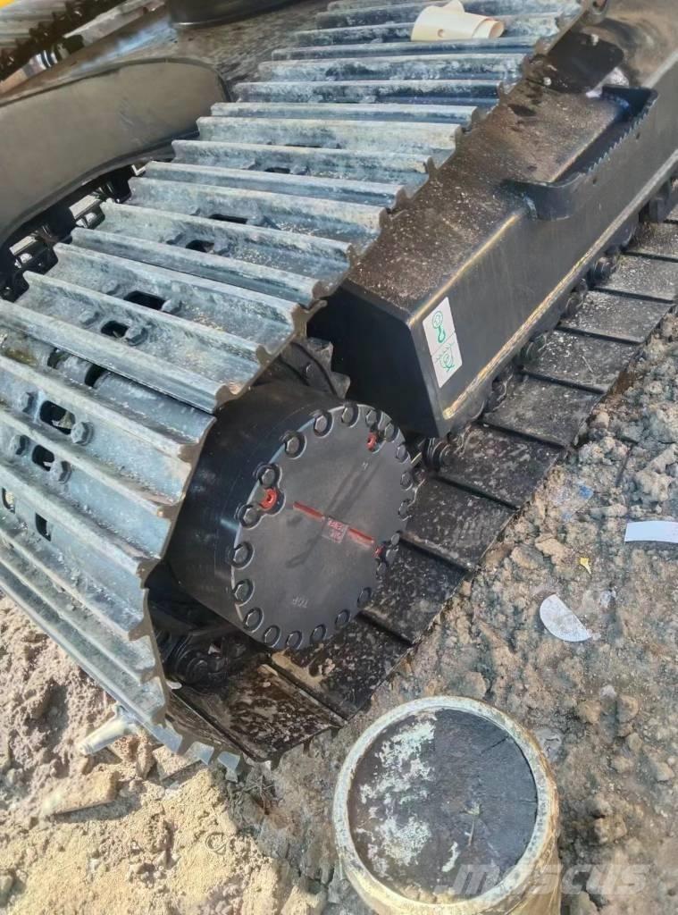 Komatsu 220-8 Kāpurķēžu ekskavatori