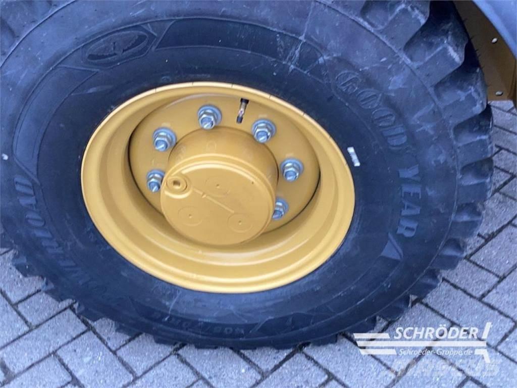 CAT 906 Iekrāvēji uz riteņiem