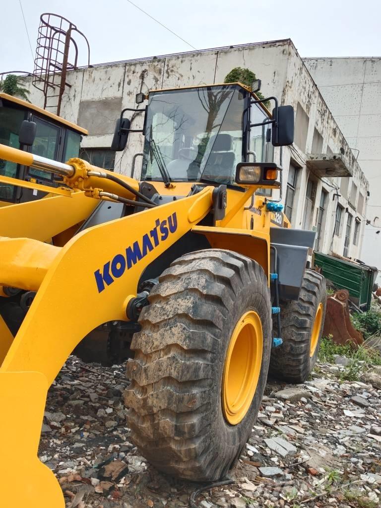 Komatsu WA 320 Iekrāvēji uz riteņiem