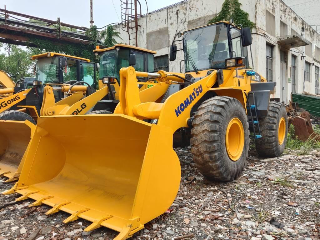 Komatsu WA 320 Iekrāvēji uz riteņiem
