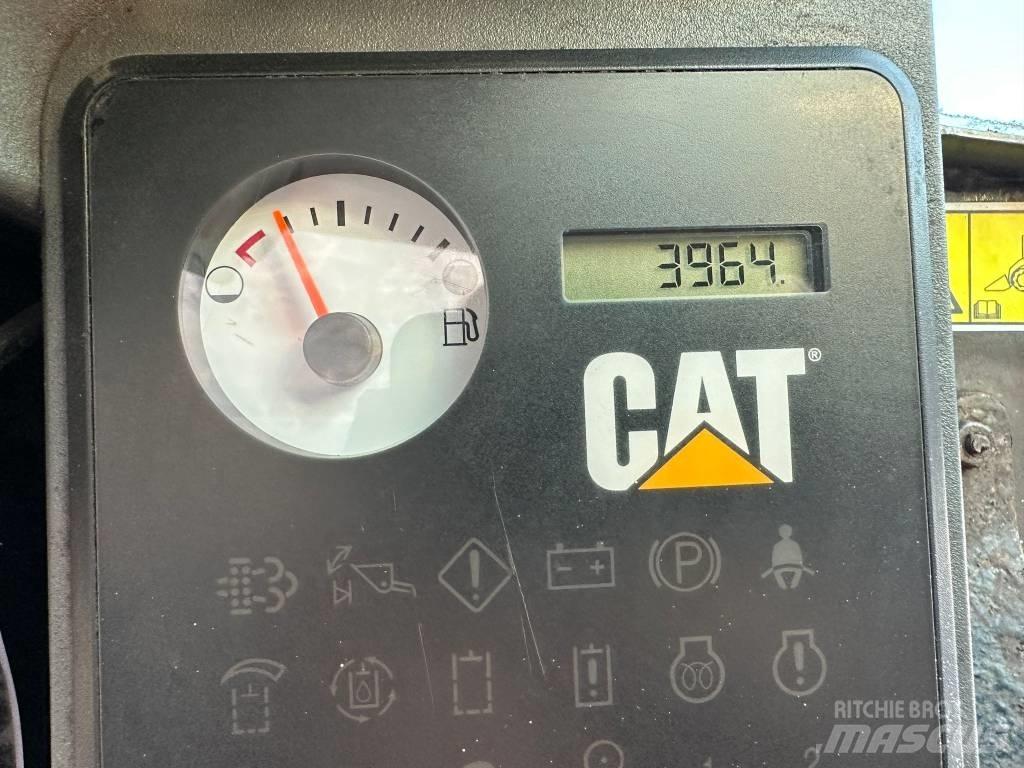 CAT 246 C Lietoti riteņu kompaktiekrāvēji