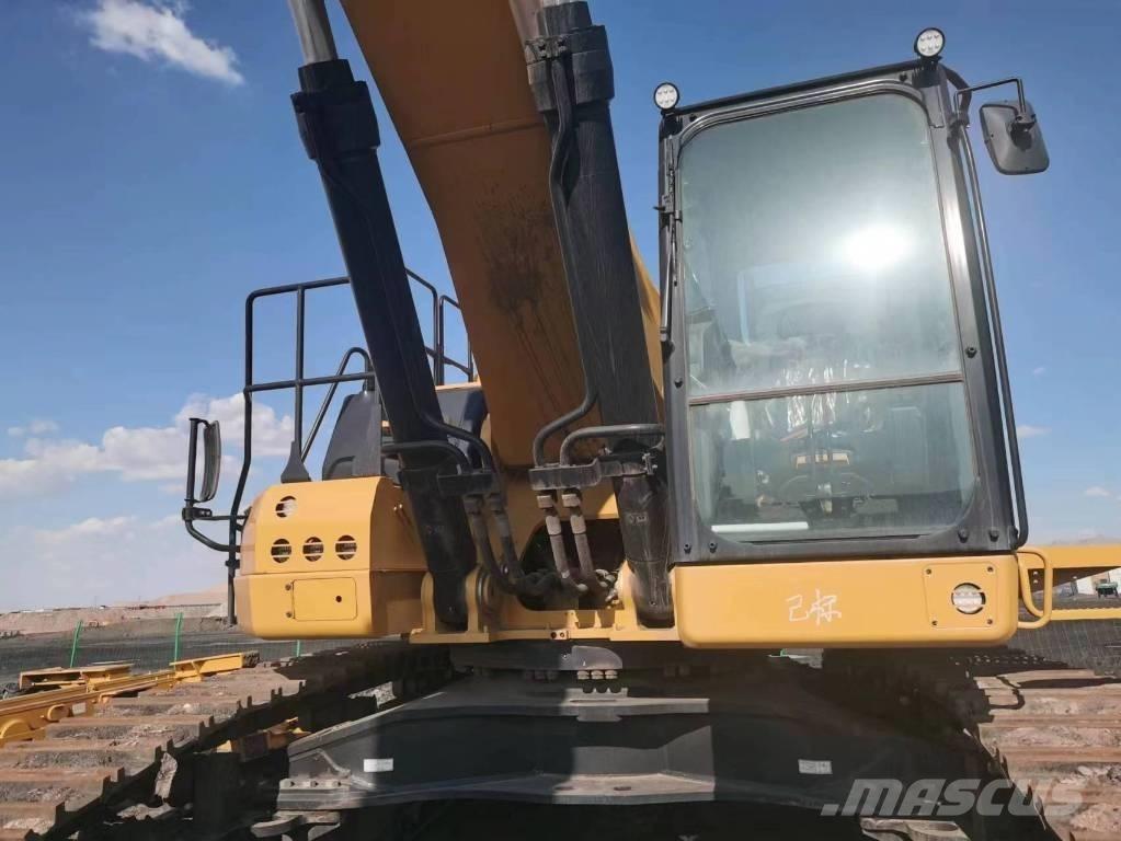 CAT 2020 CAT 374 Ekskavatori uz riteņiem