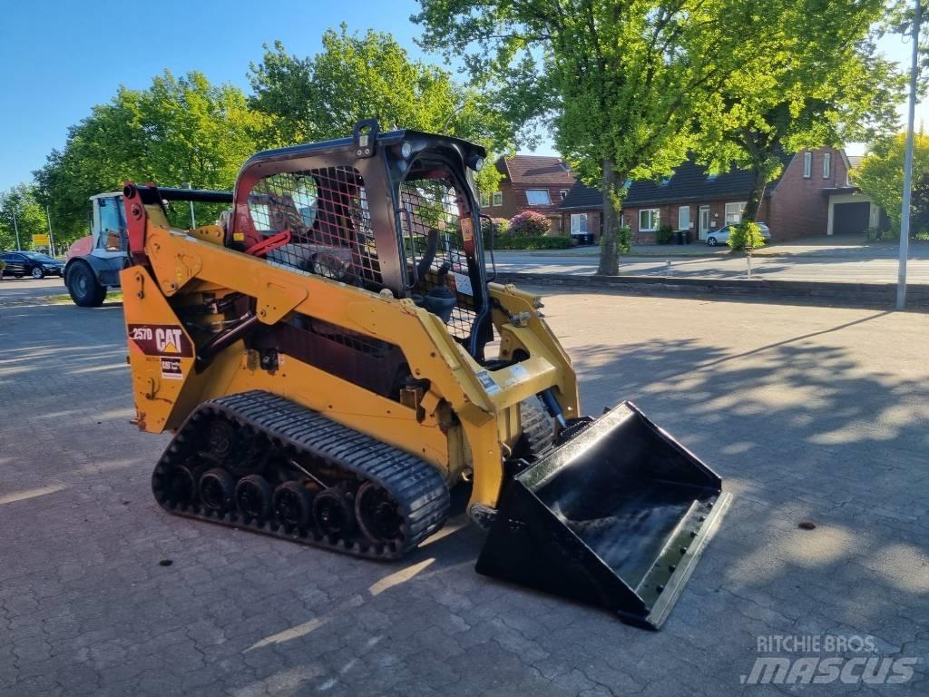 CAT 257 D Lietoti riteņu kompaktiekrāvēji