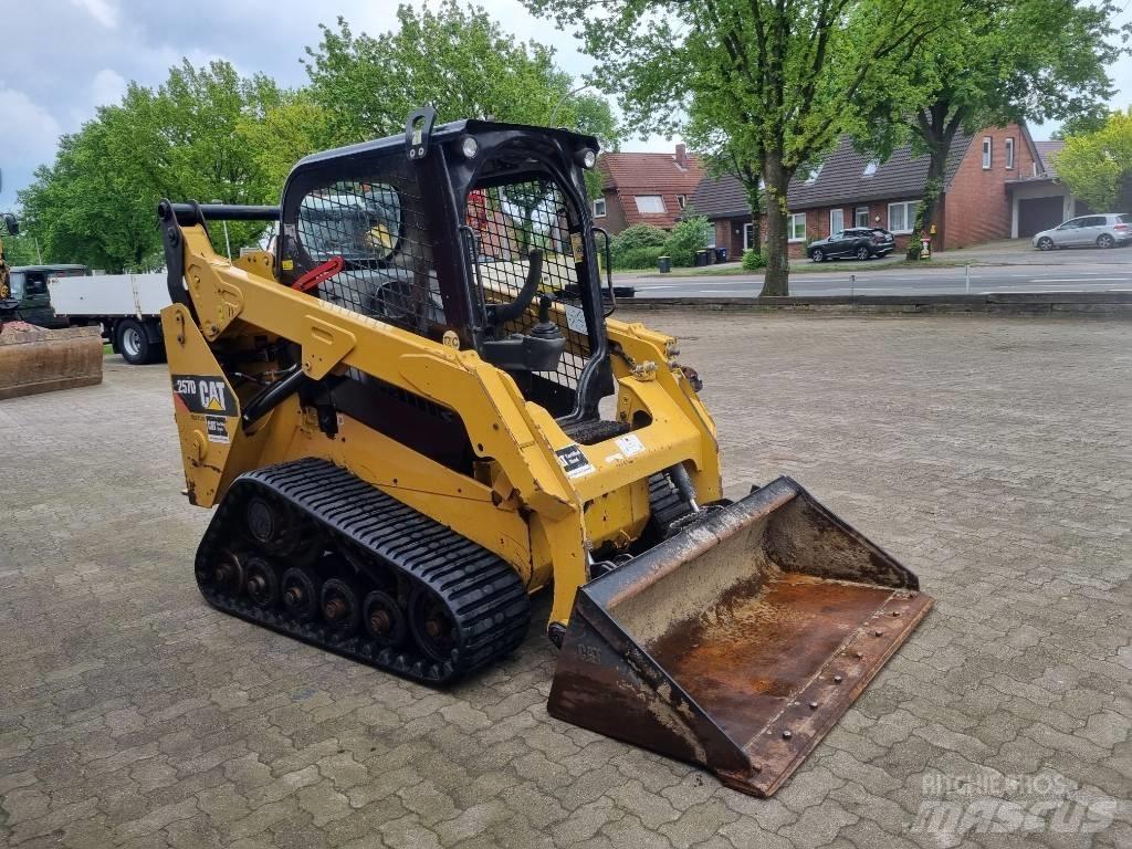 CAT 257 D Lietoti riteņu kompaktiekrāvēji