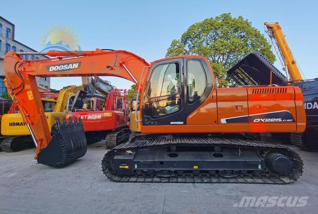 Doosan DX 225 LC Kāpurķēžu ekskavatori