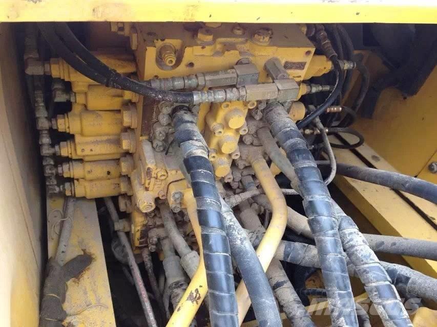 Komatsu pc220-7 Kāpurķēžu ekskavatori