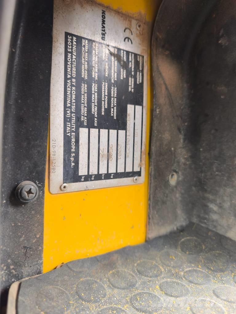 Komatsu WB 97 S-2 Ekskavatori-iekrāvēji