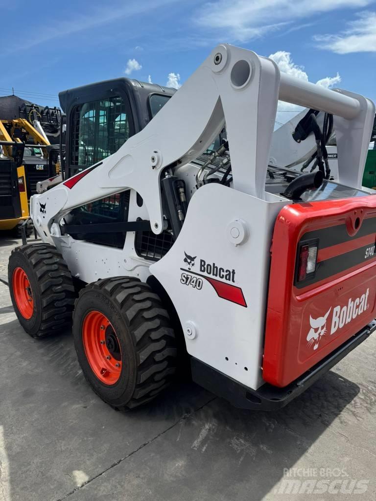 Bobcat S 740 Lietoti riteņu kompaktiekrāvēji