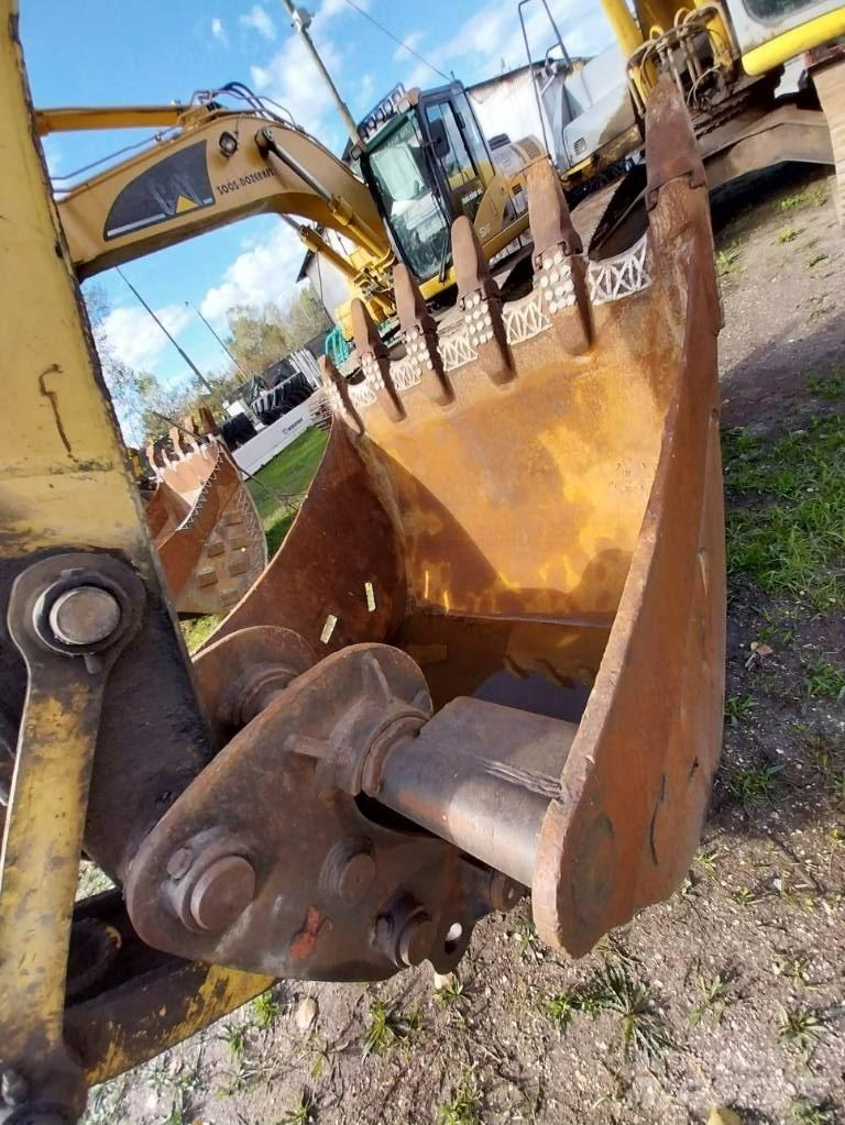 New Holland E 305 Kāpurķēžu ekskavatori