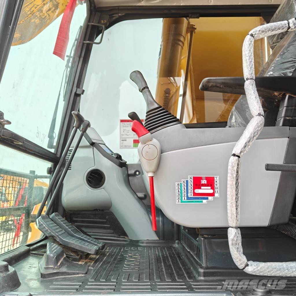 Komatsu 220 Kāpurķēžu ekskavatori