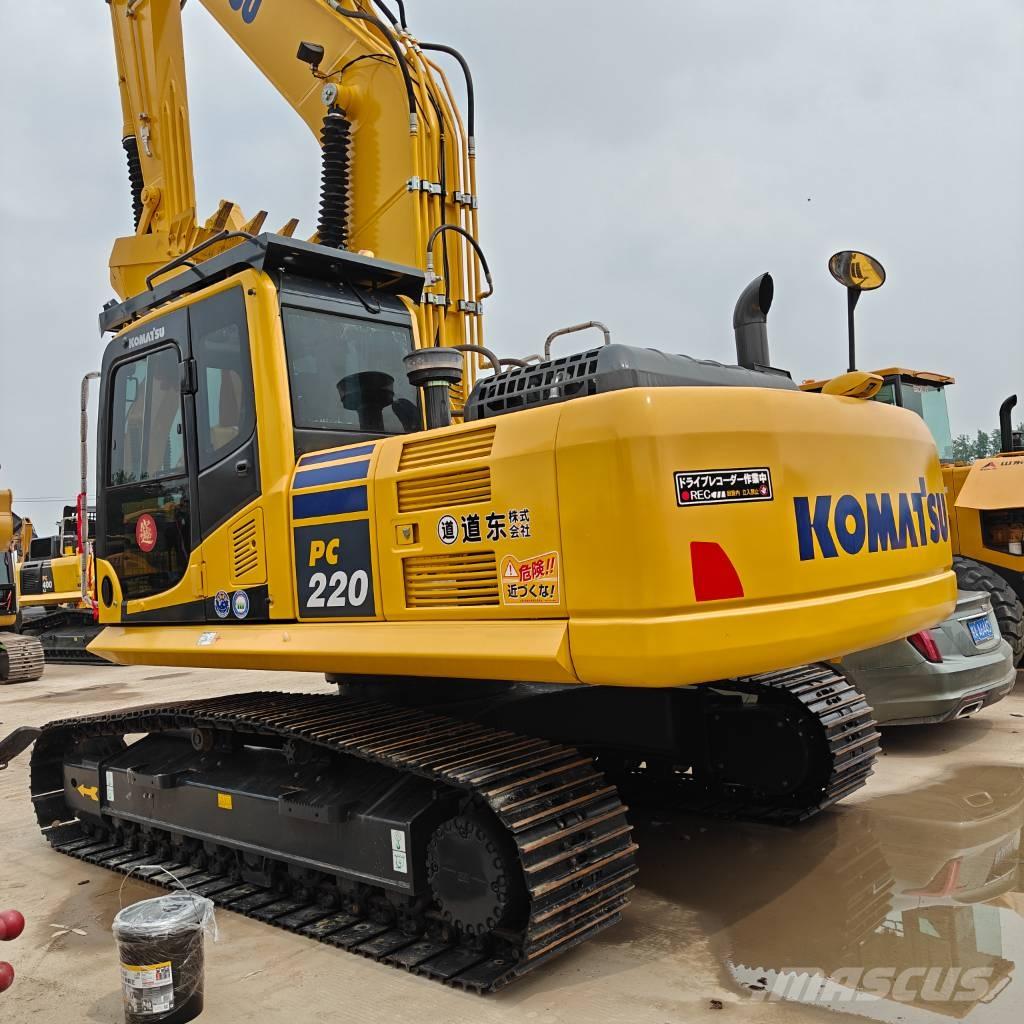 Komatsu 220 Kāpurķēžu ekskavatori