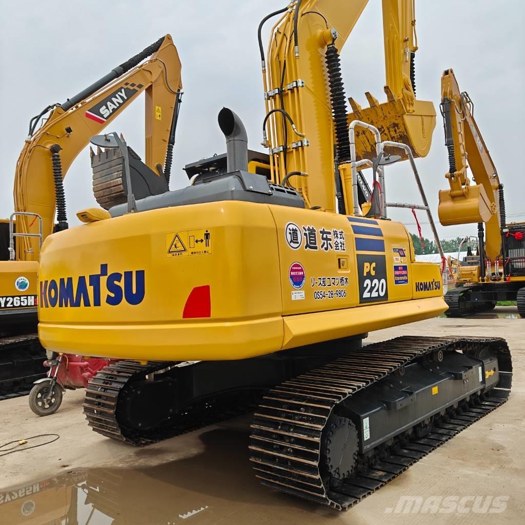 Komatsu 220 Kāpurķēžu ekskavatori