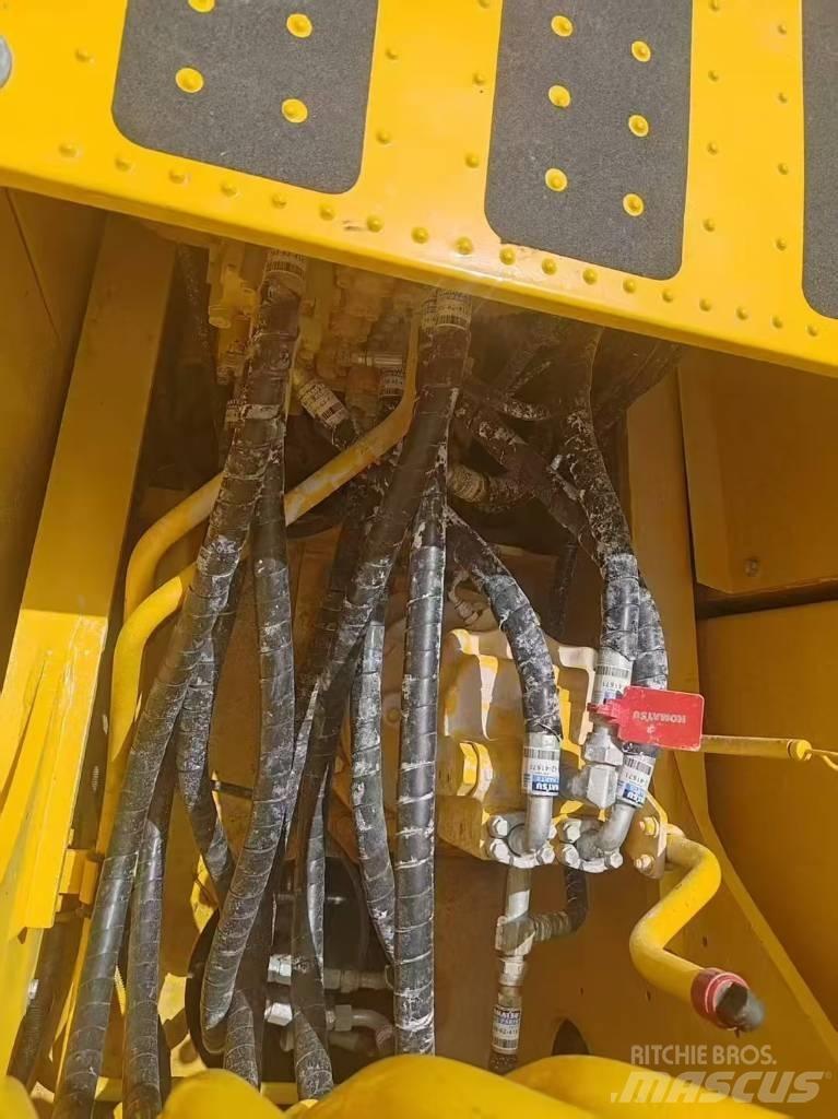 Komatsu 200-8 Kāpurķēžu ekskavatori