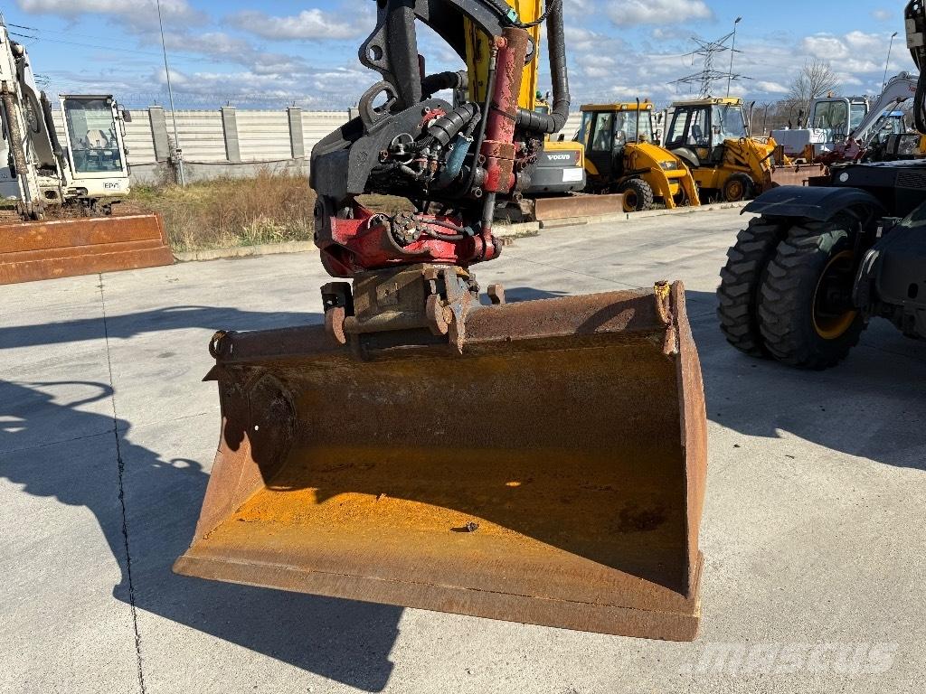 JCB Hydradig Ekskavatori uz riteņiem